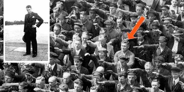 Detalhe da famosa fotografia em que um homem, que se acredita ser August Landmesser, se recusa a fazer a saudação nazista.