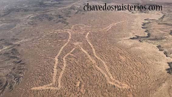 -Desenho de homem de 4,2 km de 'altura' foi avistado pela primeira em 1998 por piloto de helicóptero.