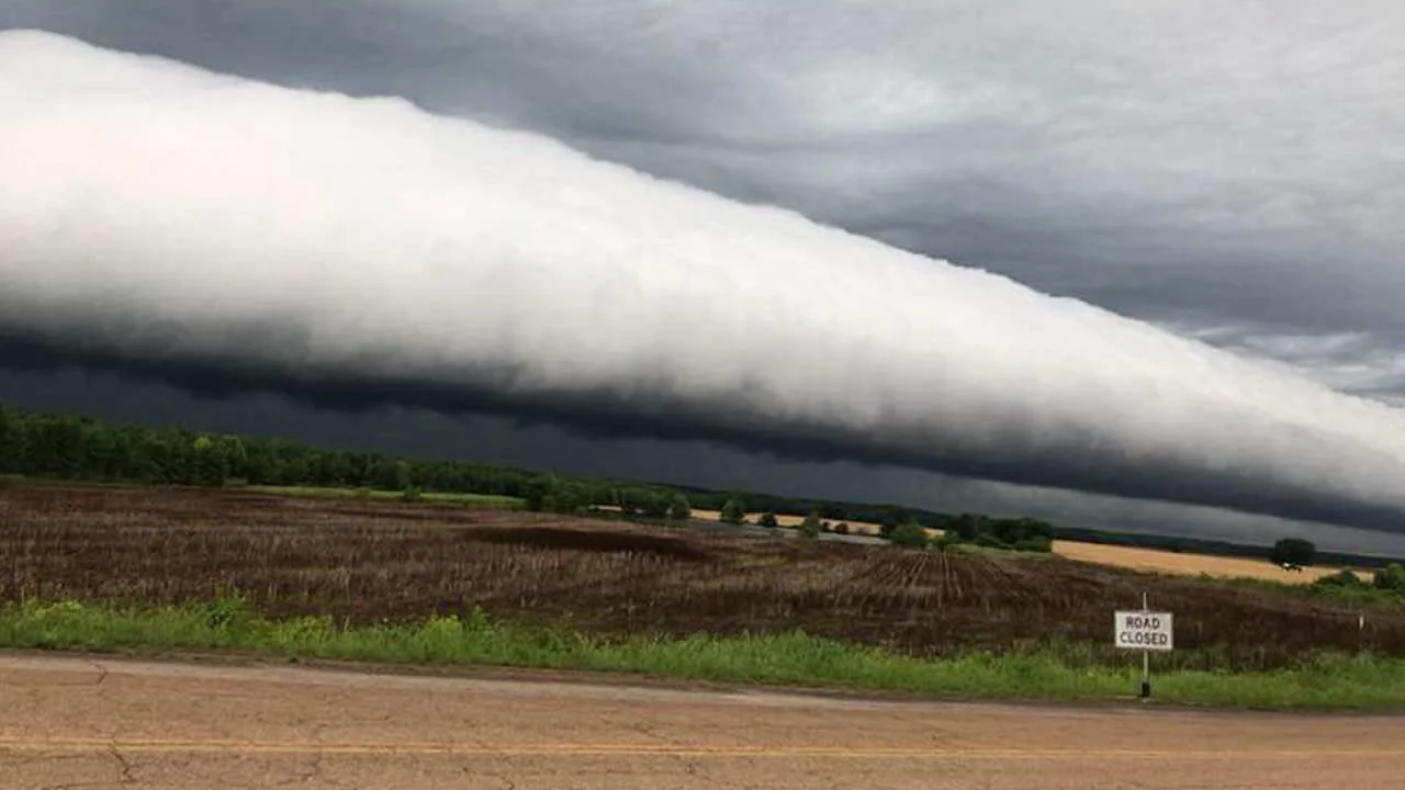 Uma estranha e misteriosa nuvem tubular se estende por vários quilômetros nos EUA ao longo do Tennessee