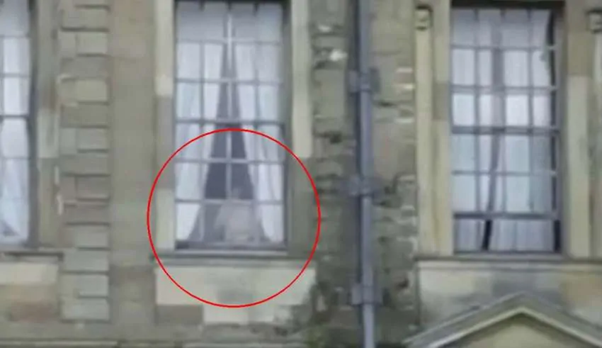 Imagem assustadora mostra o fantasma de uma garota cigana