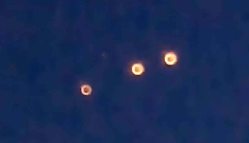 Uma frota de OVNIs causa pânico em várias cidades da China