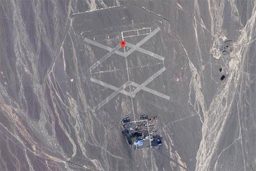 Os exploradores de poltrona que se debruçam sobre o Google Maps mais uma vez afirmaram ter encontrado evidências de bases secretas escondidas em locais estéreis