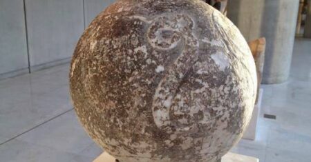 A intrigante e misteriosa esfera mágica que apareceu em Atenas