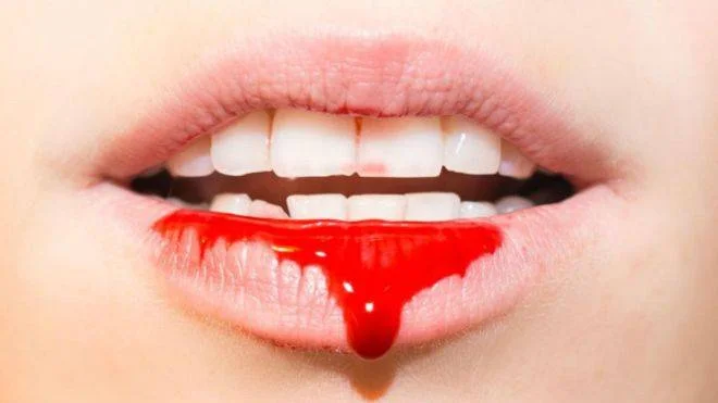 Eles simplesmente foram escondidos, ou pelo menos não temos provas de sua existência, já que a literatura e o mundo do entretenimento têm sido responsáveis por considerá-los como criaturas fictícias. Mas parece que algo está mudando, os vampiros querem ir do anonimato para serem reconhecidos publicamente e legalmente.