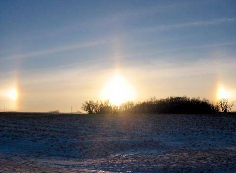 Outros pilares de luz aparecem no céu da Latvia
