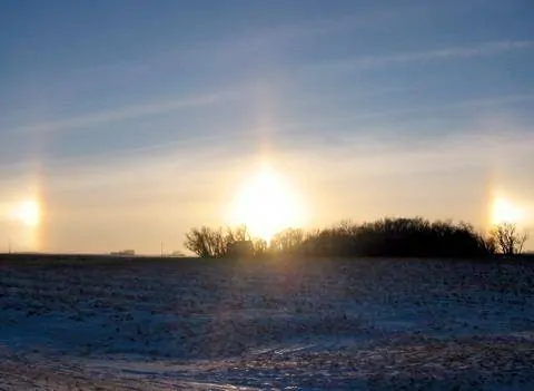 Outros pilares de luz aparecem no céu da Latvia