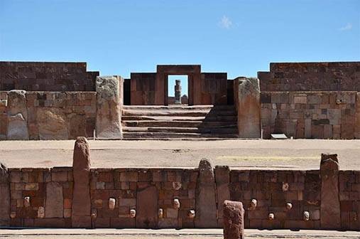 Templo Kalasasaya e o Templete Semisubterrâneo