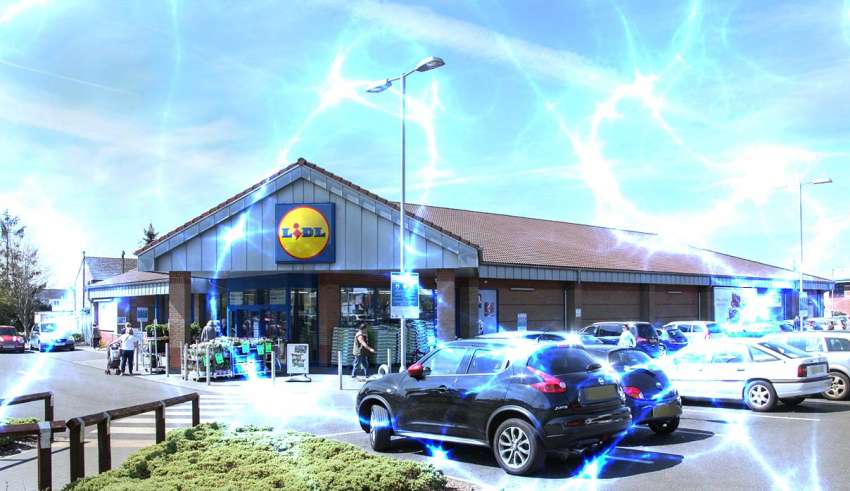 =fenômeno estranho supermercado - Um fenômeno estranho deixa os veículos dos clientes de um supermercado na Inglaterra sem funcionar