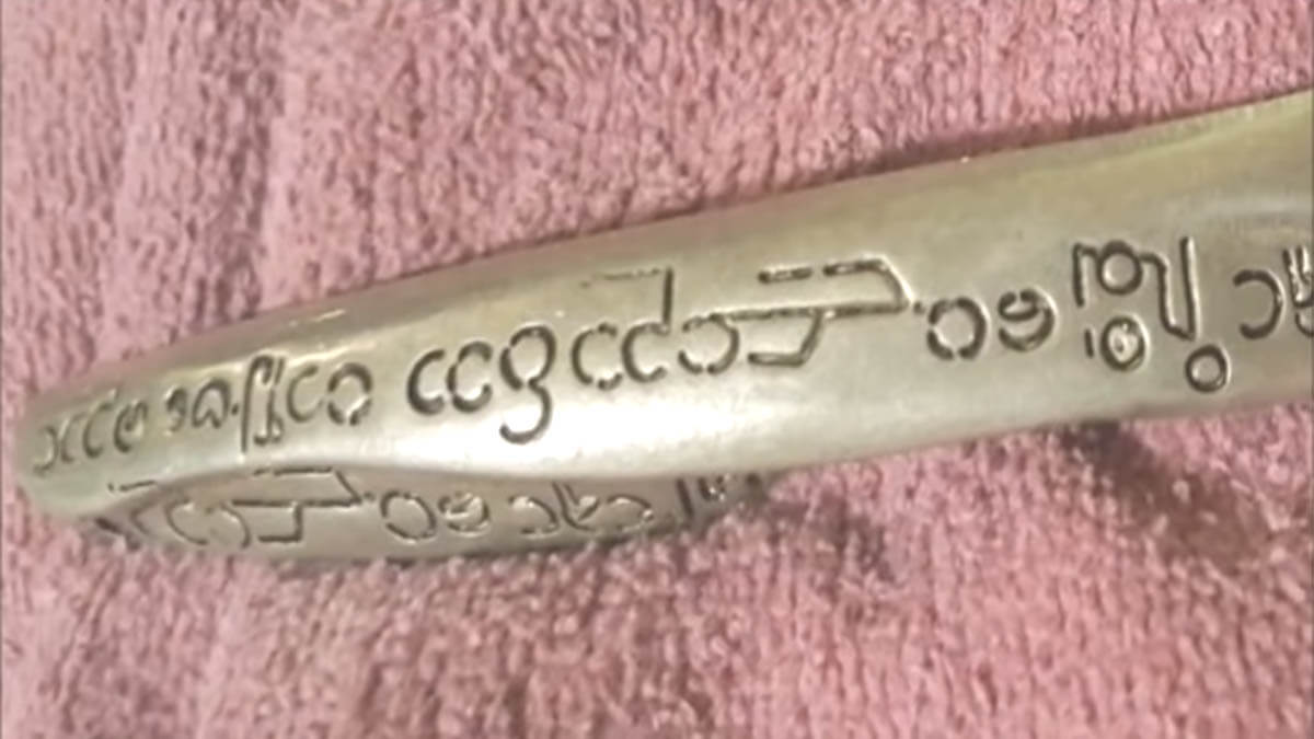 Um misterioso artefato alienígena foi encontrado por uma mulher americana