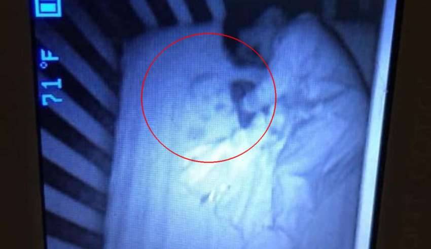 berço fantasma do bebê - Uma mãe apavorada vê um bebê fantasma