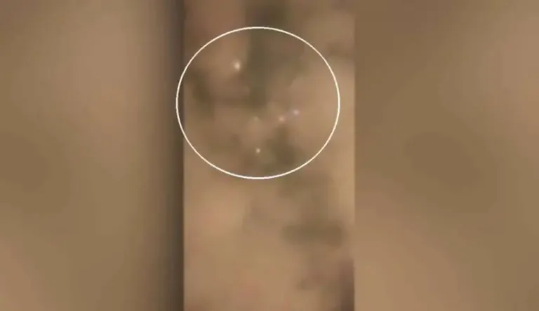 Vídeo mostra um enorme OVNI triangular pairando sobre Chicago