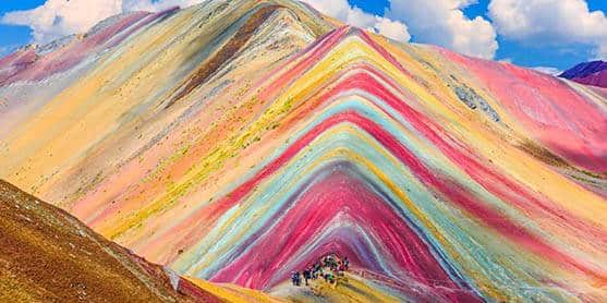 Montanha de Vinicunca, ou de Sete Cores, fica 5,2 mil acima do nível do mar