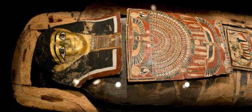 Sarcófagos intactos de mais de 2.500 anos começam a ser abertos no Egito