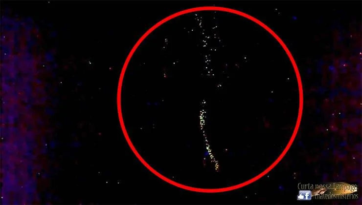 A Estação Espacial Internacional filma uma frota de centenas de OVNIs se aproximando da Terra