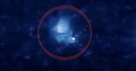 Uma sonda espacial registou um OVNI emergindo do interior do Sol