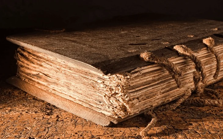Bíblia de Kolbrin Manuscrito de 3600 anos que contém uma profecia sobre o surgimento de um Destruidor Celestial