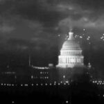 Este estranho caso ocorreu no ano de 1952, em Washington, EUA. Na ocasião, foram detectados 7 objetos voadores não identificados sobrevoando a capital norte-americana.