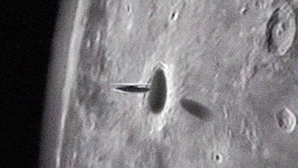 O objeto misterioso foi mais tarde fotografado por Allan Hendry.