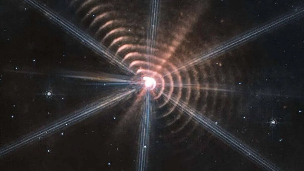 Astrônomos ficam intrigados com a presença de anéis misteriosos em uma imagem do Telescópio Espacial James Webb