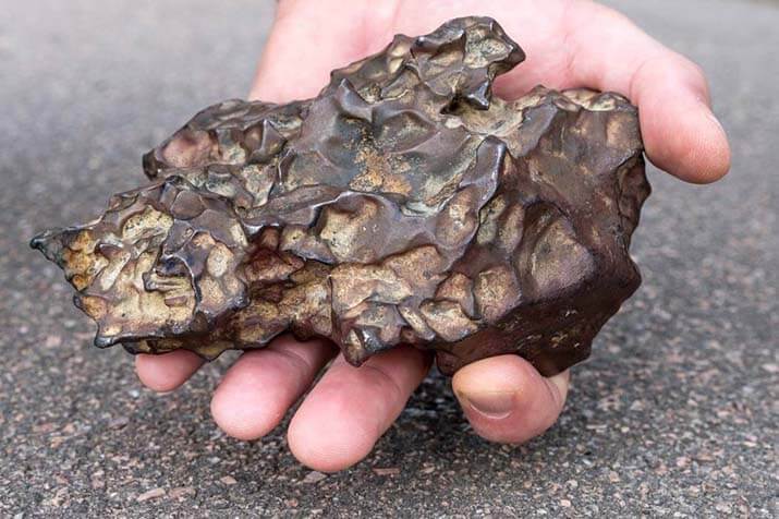 Meteorito encontrado na Sibéria contém cristal naturalmente impossível