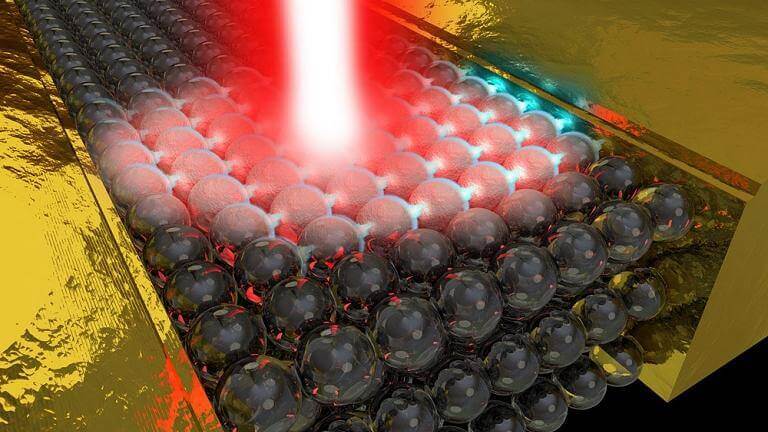 A luz do laser altera a matéria, fazendo um material cerâmico produzir uma corrente elétrica.
