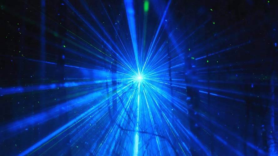 A luz se move para frente e para trás no tempo