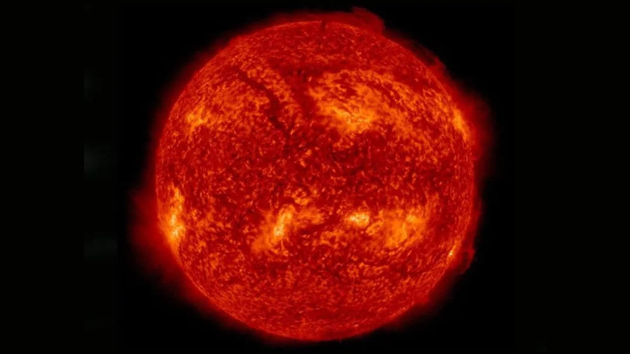 Uma mancha solar perigosa que causou uma erupção classe x voltou-se para a terra