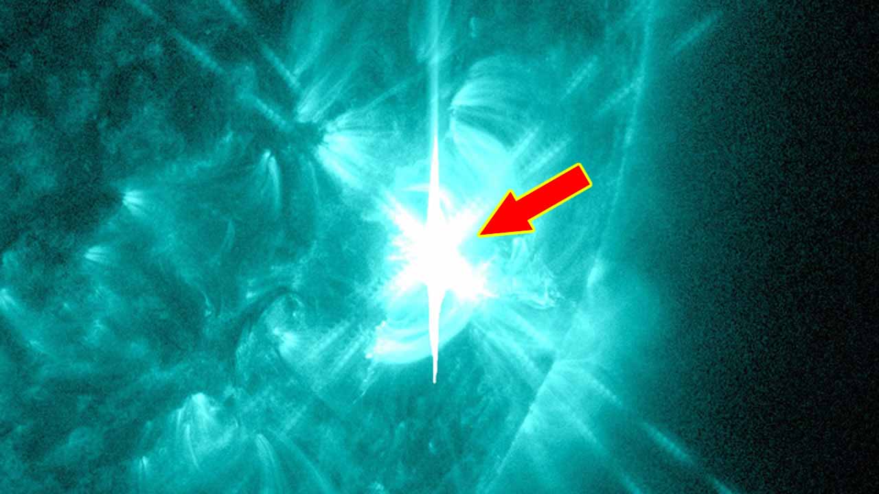 Buraco no sol e uma poderosa erupção solar ameaçam desencadear o caos no clima espacial.
