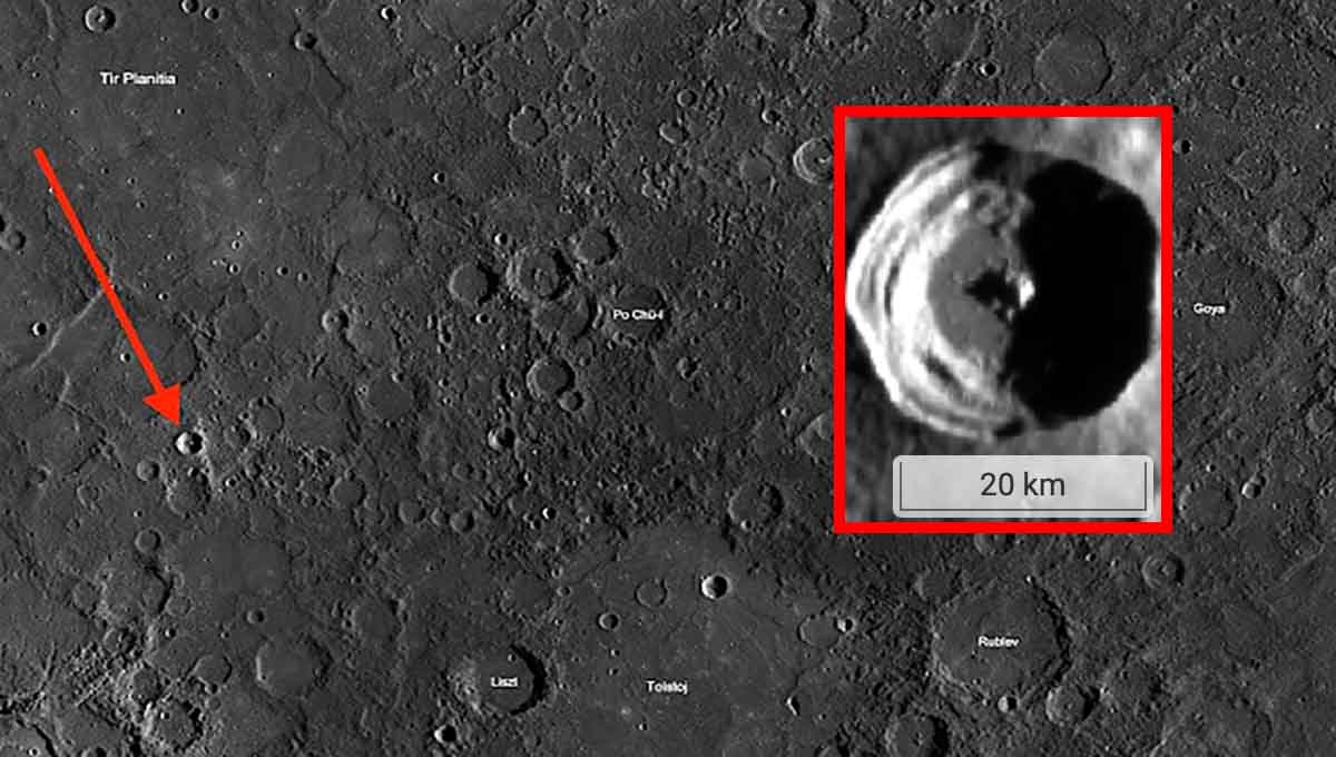 O renomado ufólogo e arqueólogo virtual Scott Waring revelou uma descoberta surpreendente em uma imagem da NASA. Na fotografia, ele discerniu um “monólito” colossal posicionado no coração de uma cratera.