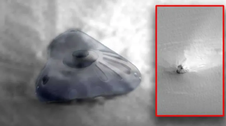 Poderia ser esta uma antiga nave espacial que caiu em solo marciano