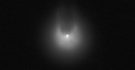 Astrônomos avistaram um cometa estranho em forma de Millennium Falcon de Star Wars