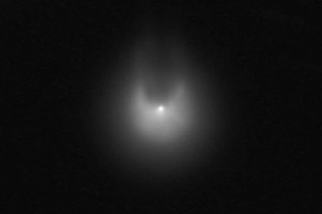Astrônomos avistaram um cometa estranho em forma de Millennium Falcon de Star Wars