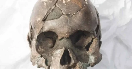Arqueólogos encontram esqueleto de uma jovem mulher submetida a algo horrível