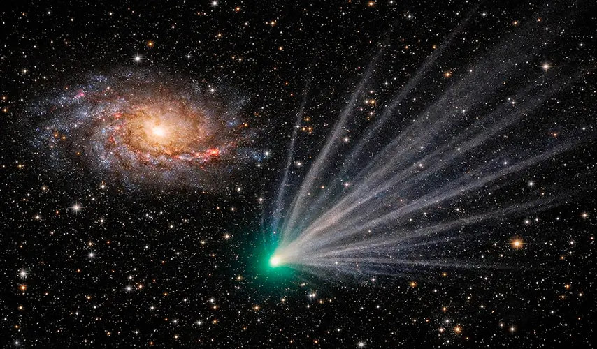 Imagem inédita do cometa interestelar 3I/ATLAS em frente à NGC 4691: caudas iônicas, jatos e anticauda. O registro que reacende o mistério sobre suas origens.
